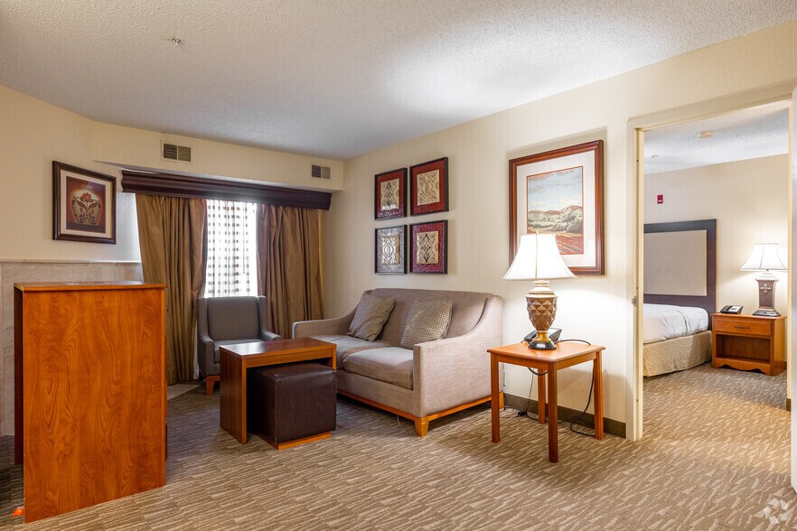 More Photos Of 9169 Markville Dr, Dallas Hotel For Sale