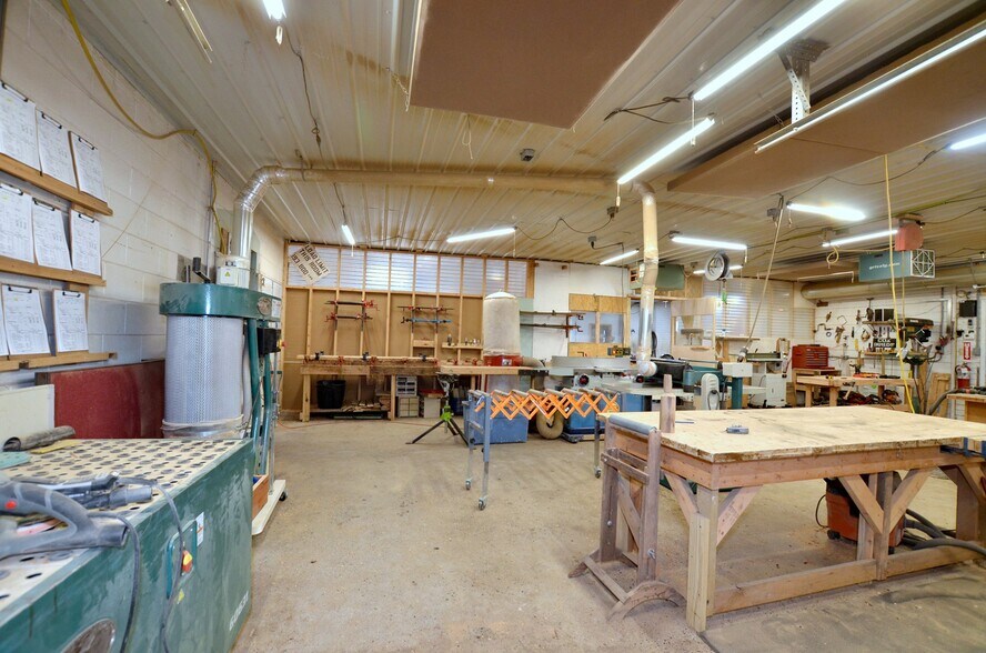 More Photos Of 514 Railroad Ave, Viroqua Manufacturing For Sale