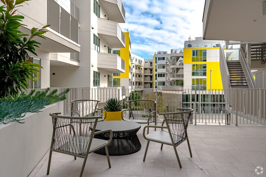 More Photos Of 2929 Pennsylvania Ave, Santa Monica Apartments For Lease