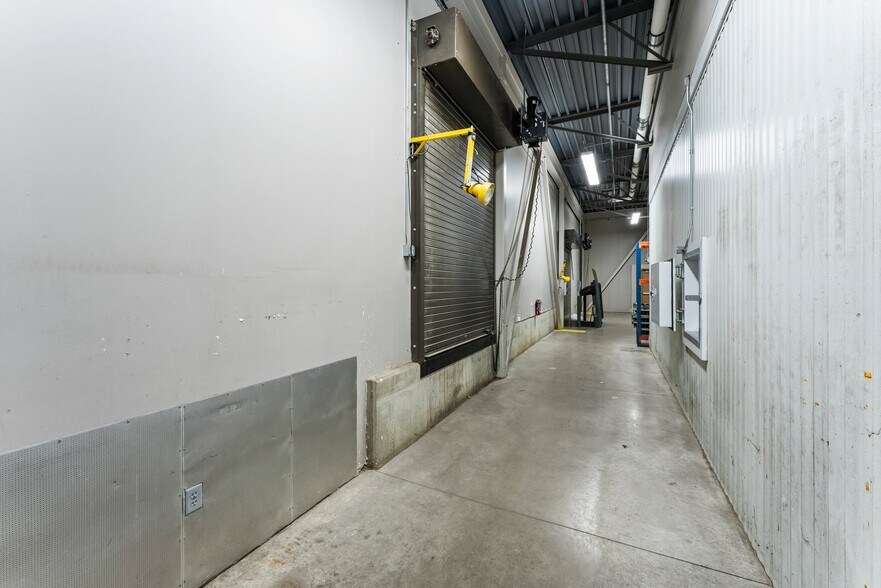 More Photos Of 11180 86th Ave N, Osseo Flex For Sale