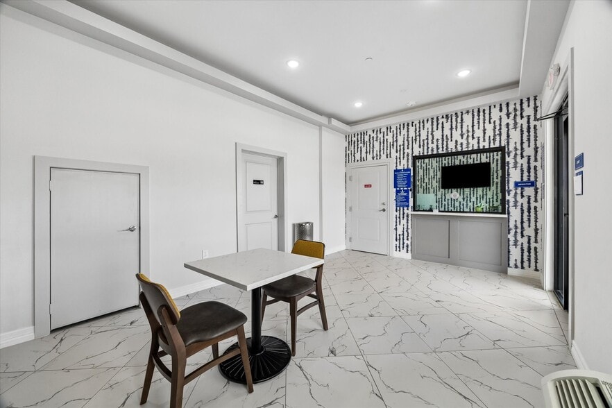 More Photos Of 6424 Queenston Blvd, Houston Hotel For Sale
