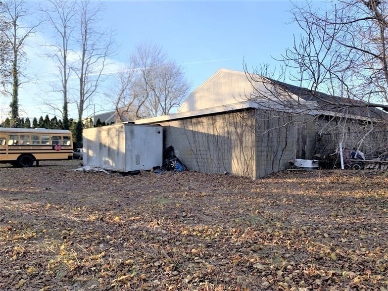 More Photos Of 99 Spring St, Fairhaven Auto Repair For Sale