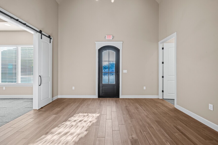 More Photos Of 206 Slide Rd, Lubbock Office For Lease