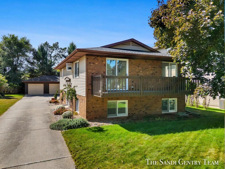 More Photos Of 108 Lafayette Ave, Grand Haven Specialty For Sale