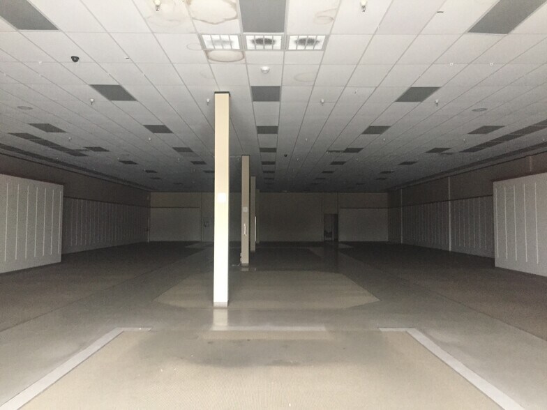 More Photos Of 200 Walmart Cir, Booneville Unknown For Lease