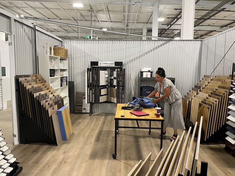 More Photos Of 1600 W Plano Pky, Plano Warehouse For Lease