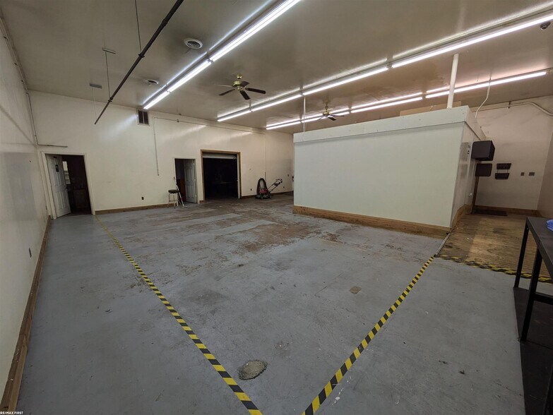 More Photos Of 35850 Utica Rd, Clinton Township General Retail For Sale