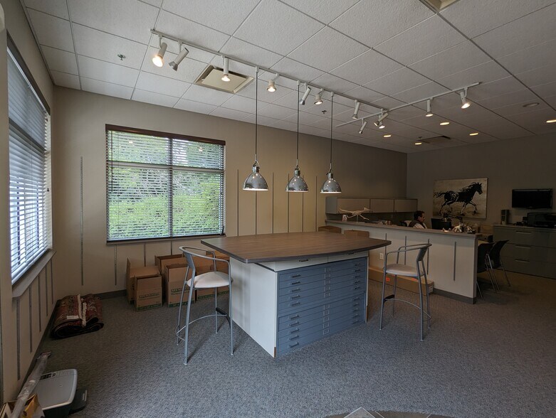More Photos Of 11123-11137 N Wauwatosa Rd, Mequon Loft Creative Space For Lease