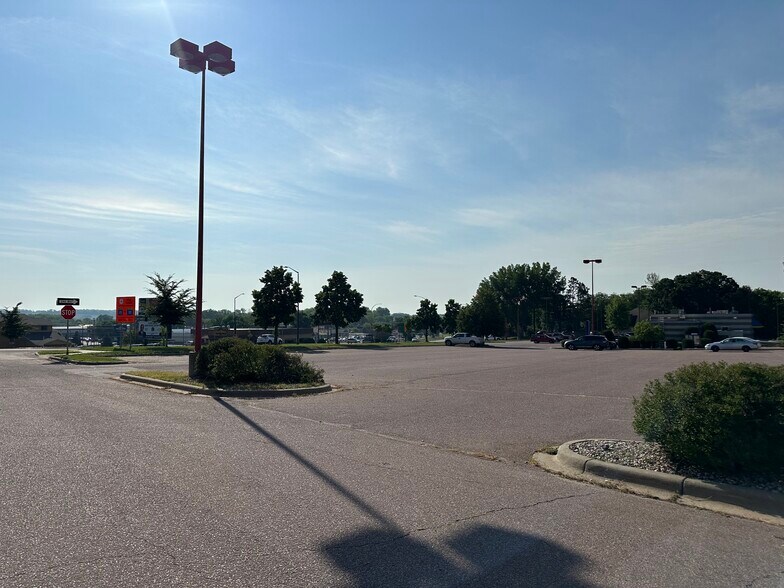 More Photos Of 1914 S Broadway St, New Ulm General Retail For Sale