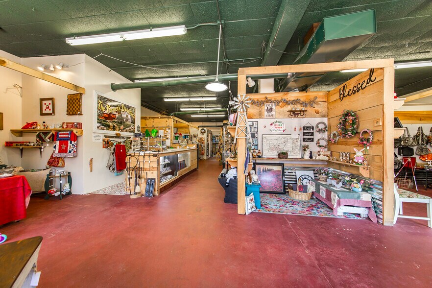 More Photos Of 223 W Main St, Mountain View Storefront For Sale