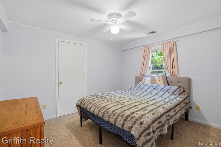 More Photos Of 131 E Main St, Vernon Religious Facility For Sale