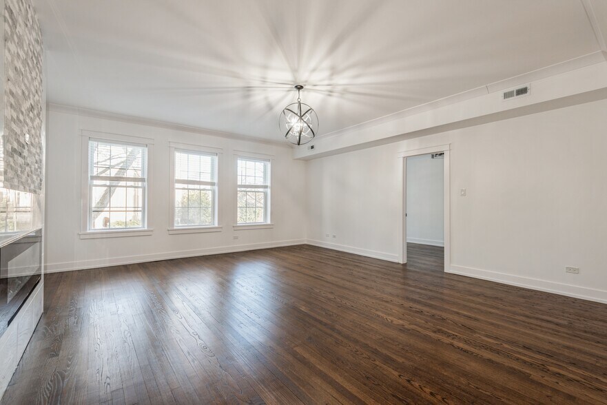 More Photos Of 1535 W Estes Ave, Chicago Multifamily For Sale