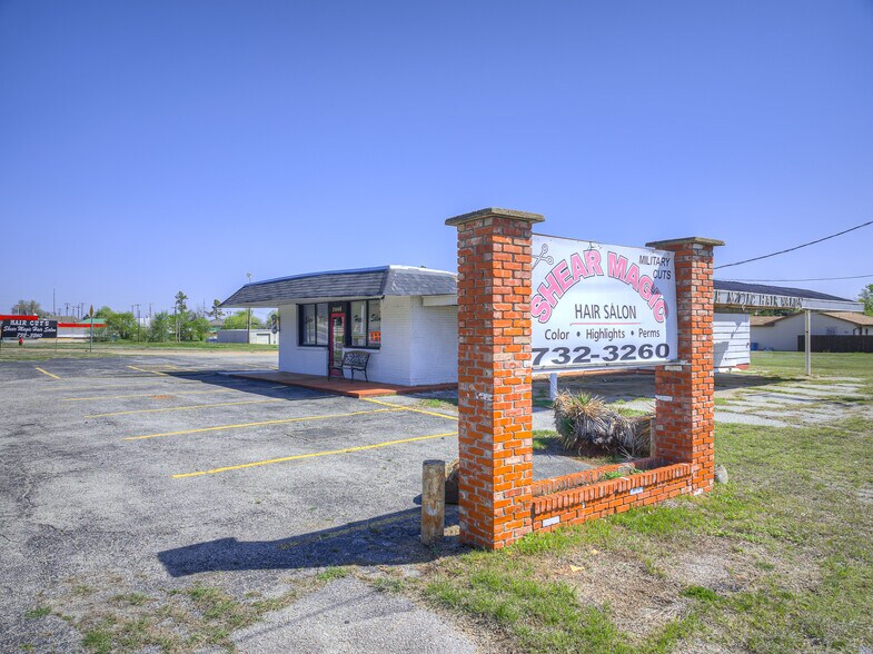 More Photos Of 2000 S Midwest Blvd, Oklahoma City Freestanding For Sale