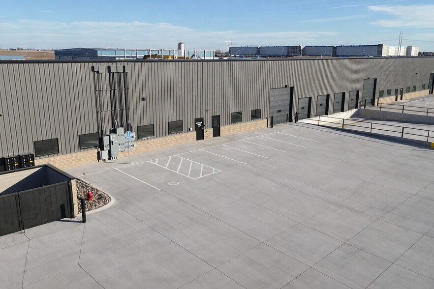 More Photos Of 2201 Shiloh Rose Pky SW, Bondurant Showroom For Lease