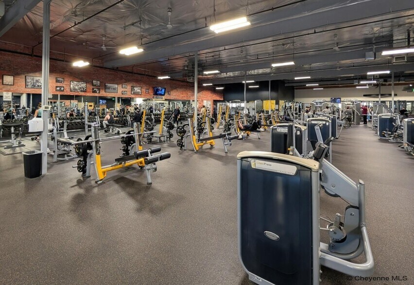 More Photos Of 1616 E Pershing Blvd, Cheyenne Freestanding For Lease