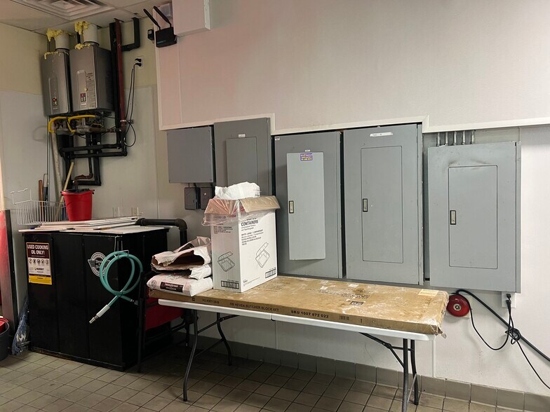 More Photos Of 7205 S Broadway Ave, Tyler Fast Food For Lease