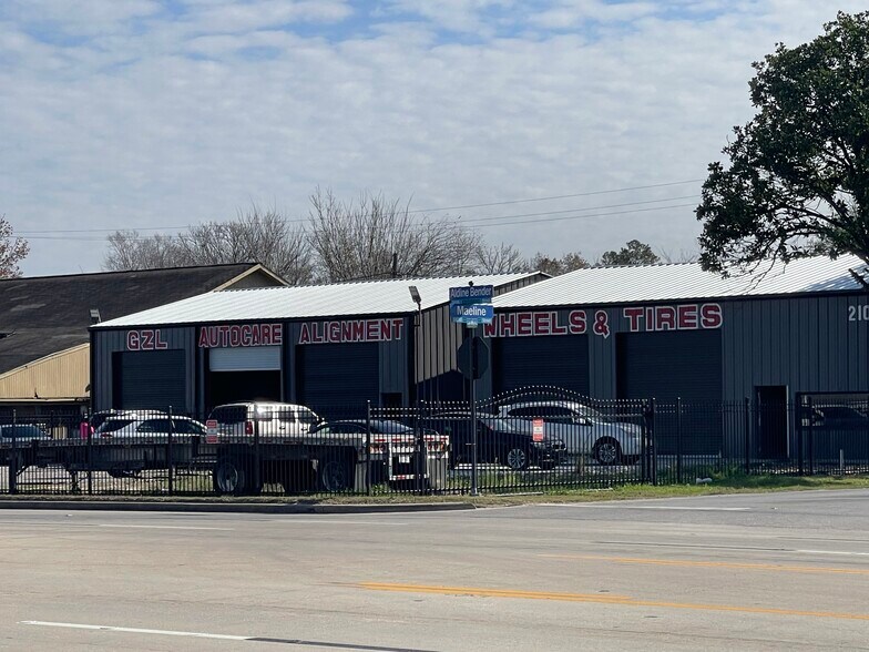 Primary Photo Of 2102 Aldine Bender Rd, Houston Industrial For Sale