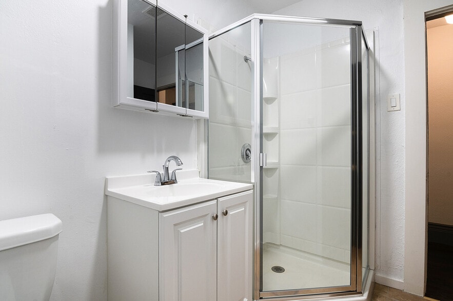 More Photos Of 1732 N Wilton Pl, Los Angeles Apartments For Sale