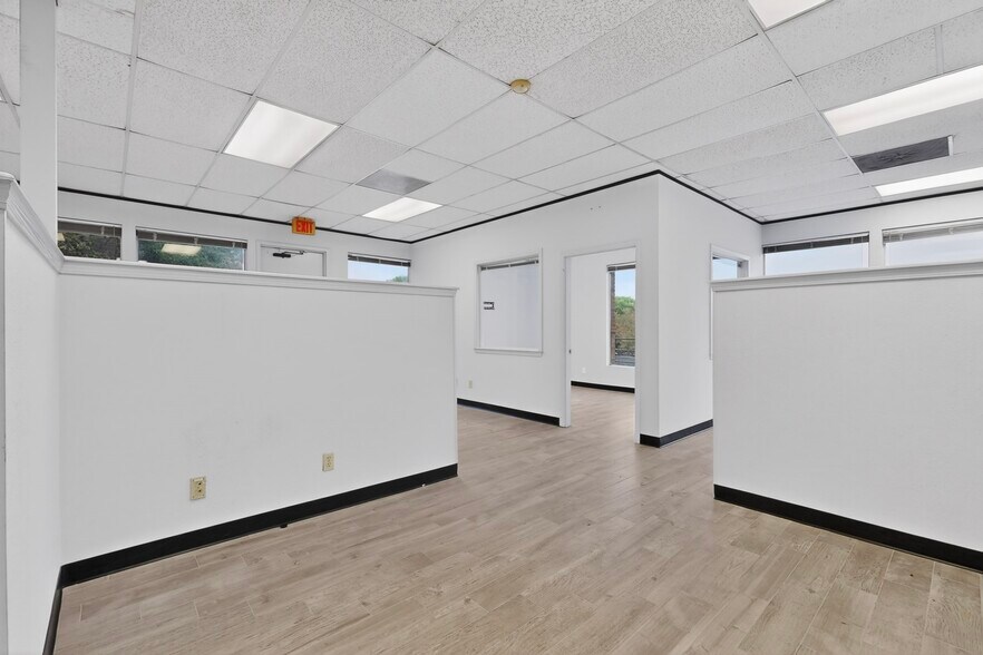 More Photos Of 8870 Business Park Dr, Austin Loft Creative Space For Lease