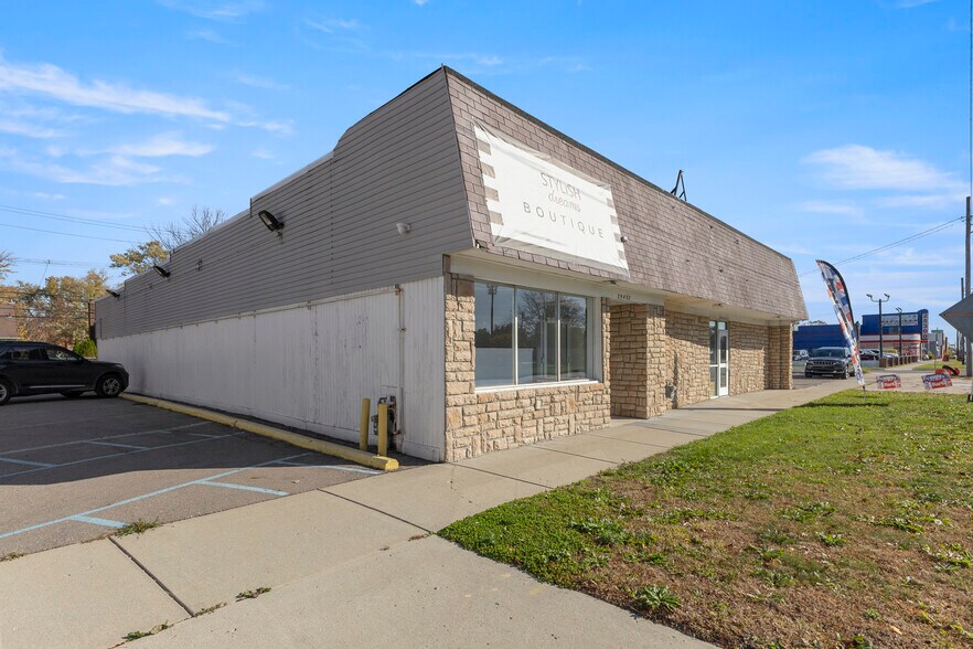 Primary Photo Of 25420 Grand River ave, Redford Twp Service Station For Lease