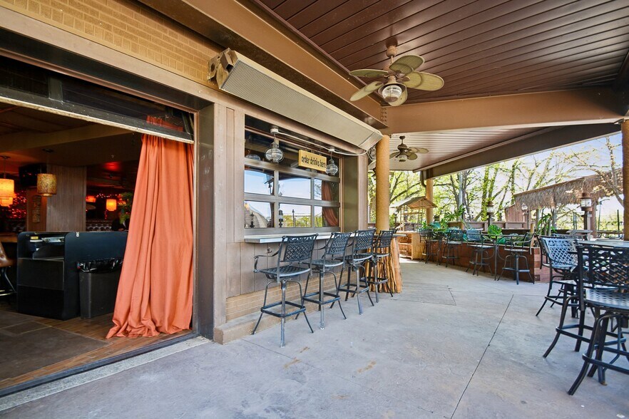 More Photos Of 1900 & 1924 Marshall St NE, Minneapolis Restaurant For Lease