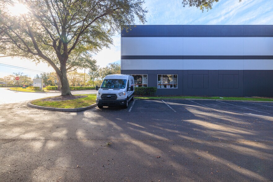 More Photos Of 1150 Emma Oaks Trl, Lake Mary Warehouse For Lease