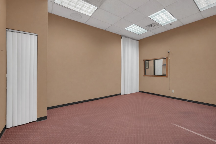 More Photos Of 3748 Civic Center Dr, North Las Vegas Light Manufacturing For Sale