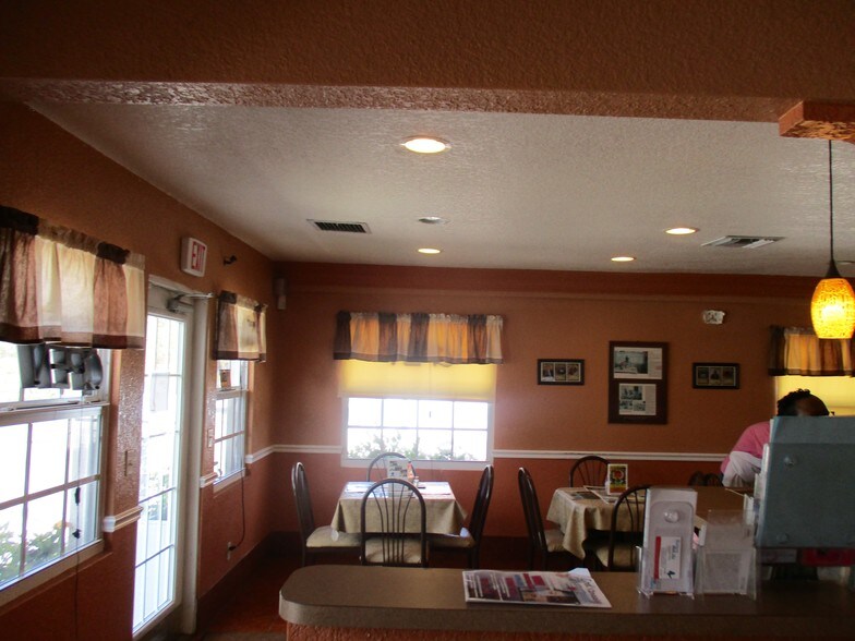 More Photos Of 901 Avenue D, Fort Pierce Restaurant For Lease