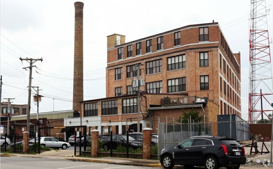 Primary Photo Of 2675 W Grand Ave, Chicago Multifamily For Sale