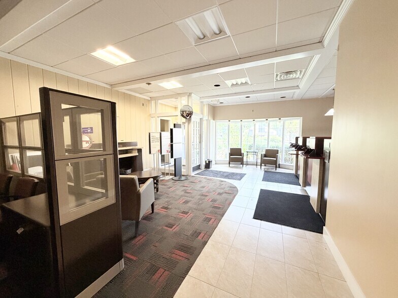More Photos Of 56 Westchester Ave, Pound Ridge Freestanding For Lease