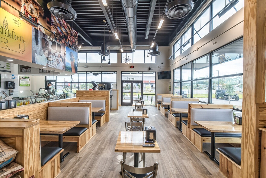 More Photos Of 5028 Southport Crossing Way, Southport Restaurant For Lease