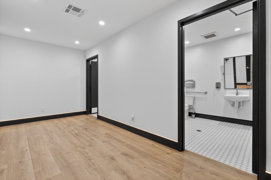 More Photos Of 703 S Main St, Burbank Showroom For Sale
