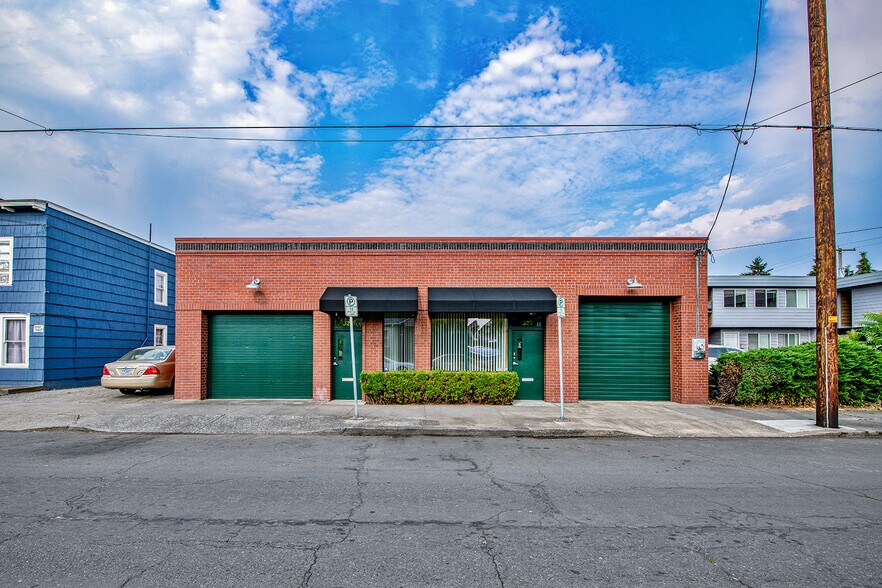 Primary Photo Of 327 SE 80th Ave, Portland Auto Repair For Sale