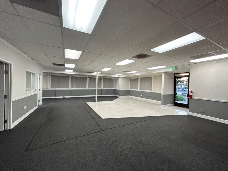 More Photos Of 305-355 E Foothill Blvd, Pomona Unknown For Lease