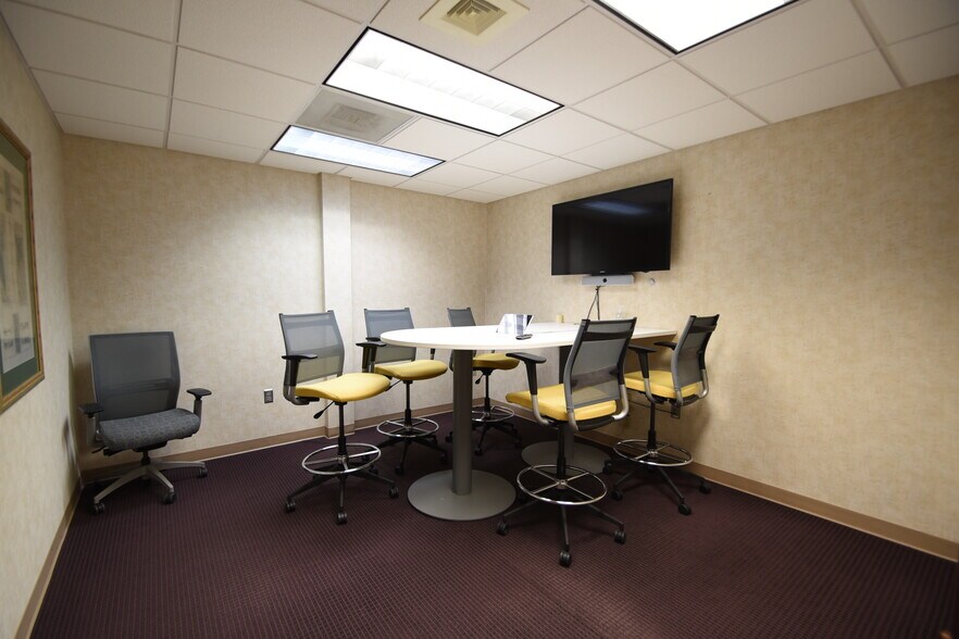 More Photos Of 901 13th Ave E, West Fargo Office For Sale