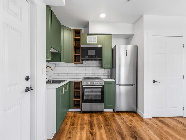More Photos Of 525 SW 4th Ave, Canby Apartments For Sale