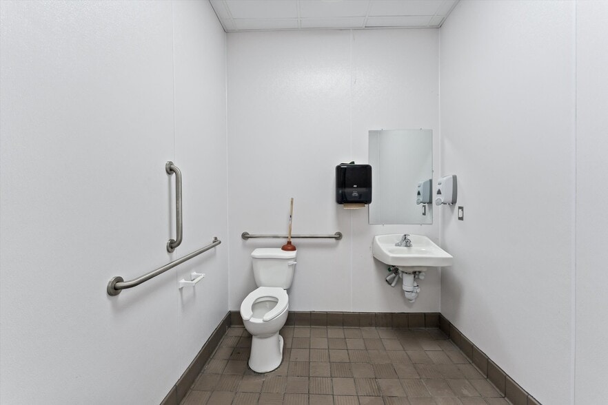 More Photos Of 5520-5564 Woodward Ave, Detroit Freestanding For Lease