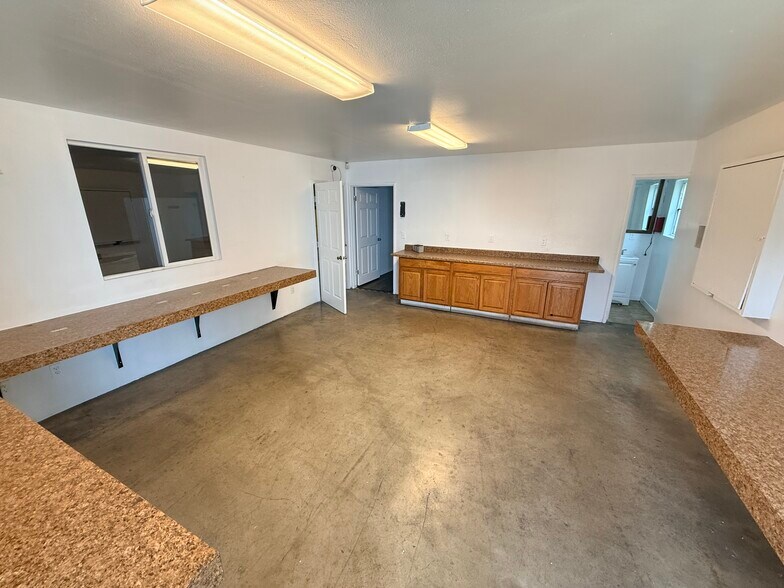 More Photos Of 604 McClary Ave, Oakland Warehouse For Lease