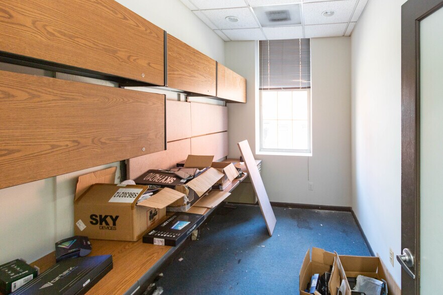 More Photos Of 115 W Saratoga St, Baltimore Storefront Retail Residential For Sale