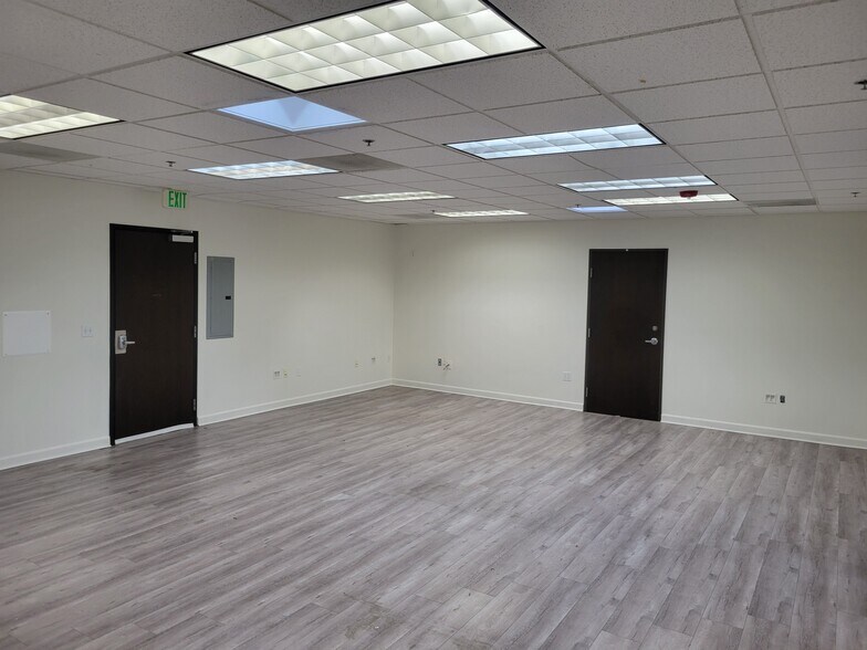 More Photos Of 2626 Foothill Blvd, La Crescenta Loft Creative Space For Lease