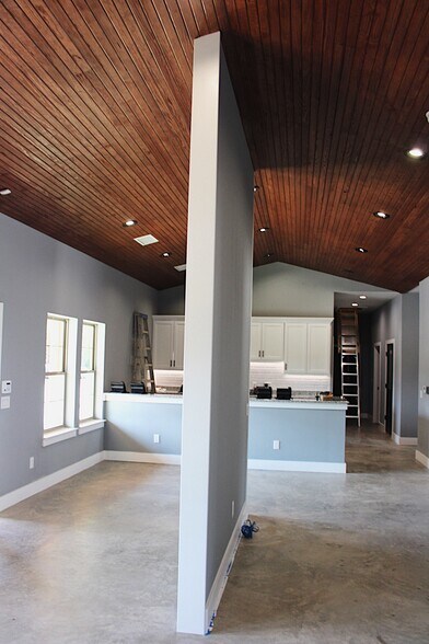 More Photos Of 202 W Main St, Gunter Medical For Sale