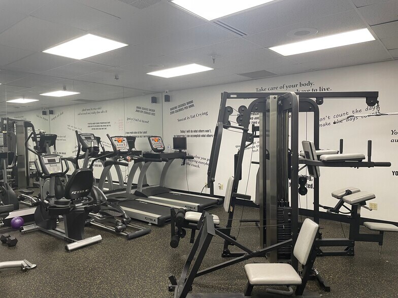 More Photos Of 12181 Prichard Farm Rd, Maryland Heights Office For Sale