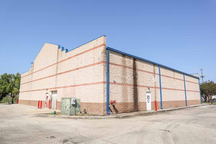 More Photos Of 8686 Florline Blvd, Baton Rouge Freestanding For Lease