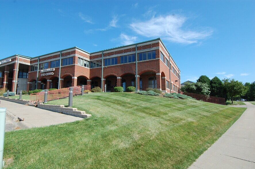 More Photos Of 2346 Mormon Trek Blvd, Iowa City Office For Lease
