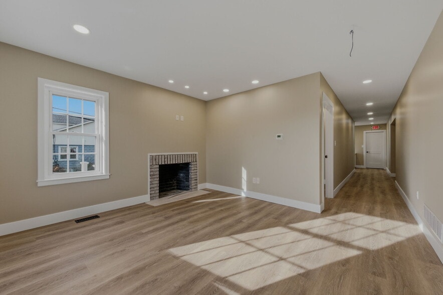 More Photos Of 2101 N Dupont Hwy, New Castle Freestanding For Sale