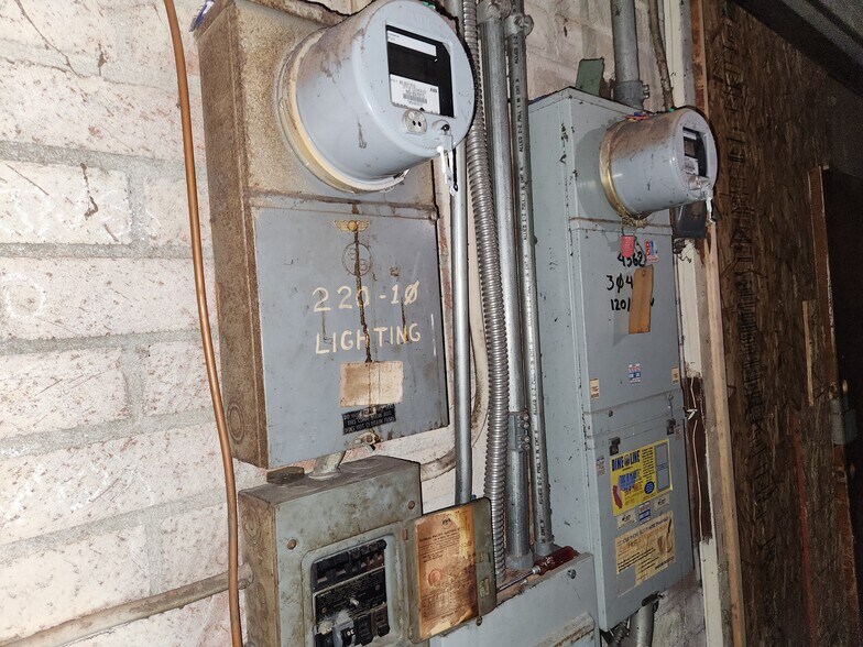 More Photos Of 4365 Wall St, Los Angeles Manufacturing For Sale