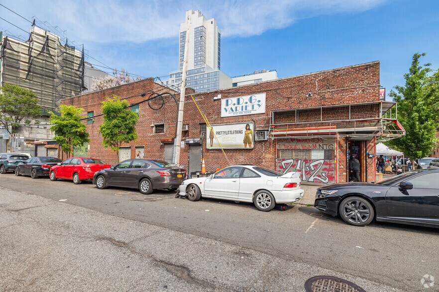 More Photos Of 10-01-10-03 40th Ave, Long Island City Warehouse For Lease