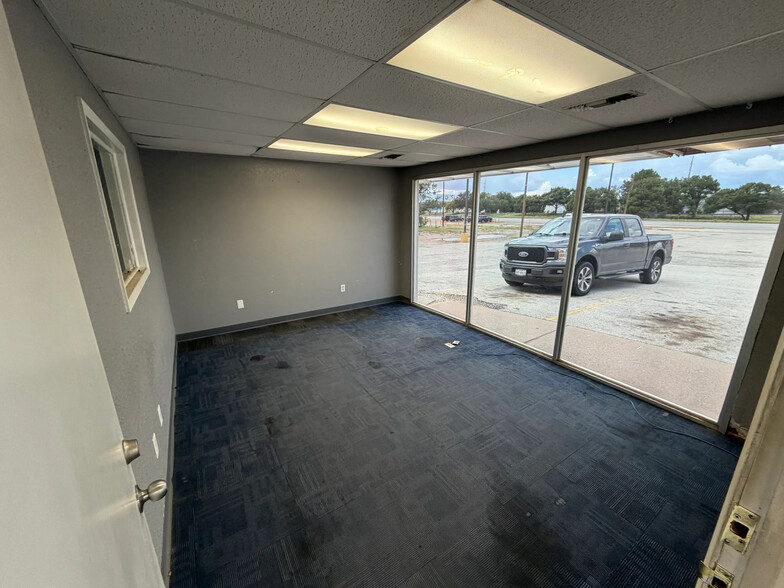 More Photos Of 3917 1st St, Abilene General Retail For Lease