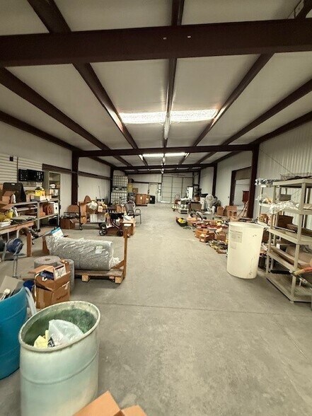 More Photos Of 103 Industrial Dr, Waxahachie Warehouse For Lease