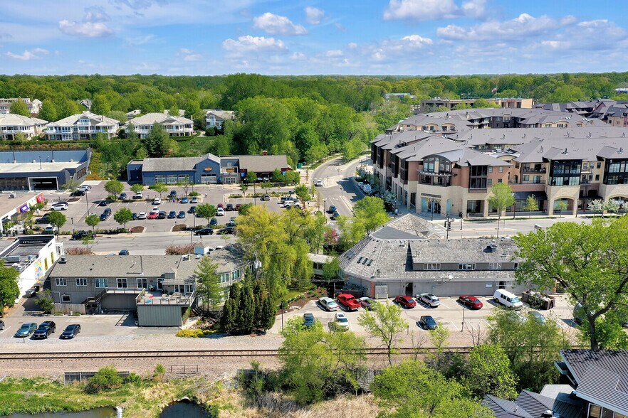 More Photos Of 744-810 Lake St E, Wayzata Unknown For Lease